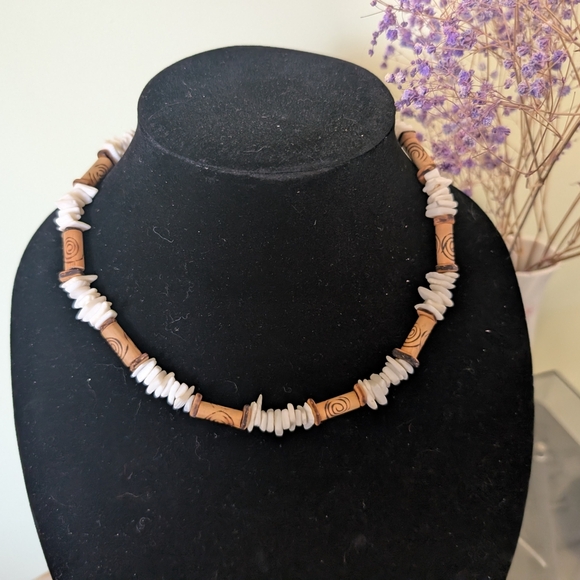 Elegant White and Brown Beaded Shell Necklace - Picture 2 of 10